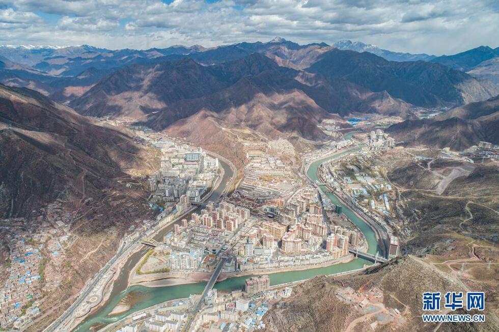 “世界屋脊”：川藏公路托起一批現代化城鎮