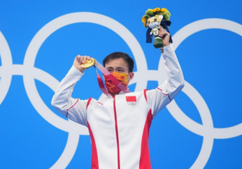 谢思埸9年等待终获“大满贯” 中国选手包揽跳水男子三米板冠亚军