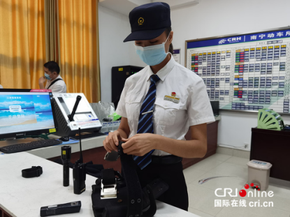 【ok】【城市·守护者】“95后”女随车机械师：安全守护4600多公里的“随车医生”