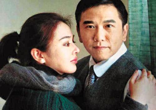 温兆伦炫千万豪车 揭秘三任妻子照片及背景