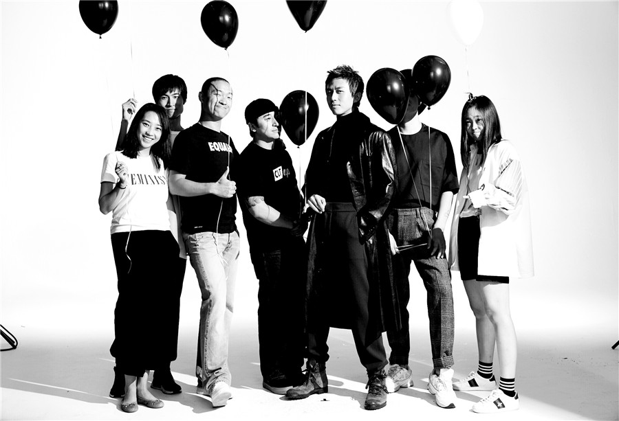 图片默认标题_fororder_5.邓超人群中完美诠释自信气场