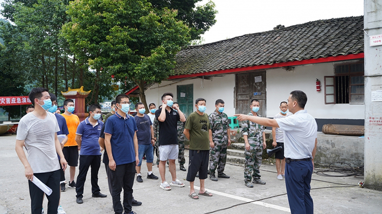 未雨绸缪 眉山青神瑞峰镇开展防汛、地质灾害抢险救援应急演练_fororder_应急演练现场-供图-青神县委宣传部-(2)