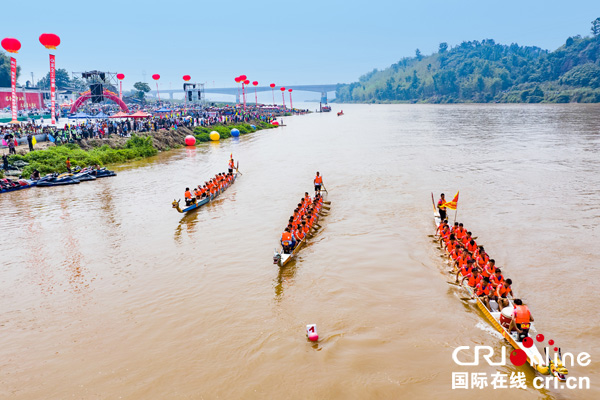 龙舟比赛勇争先 自贡市大安区欢庆端午佳节