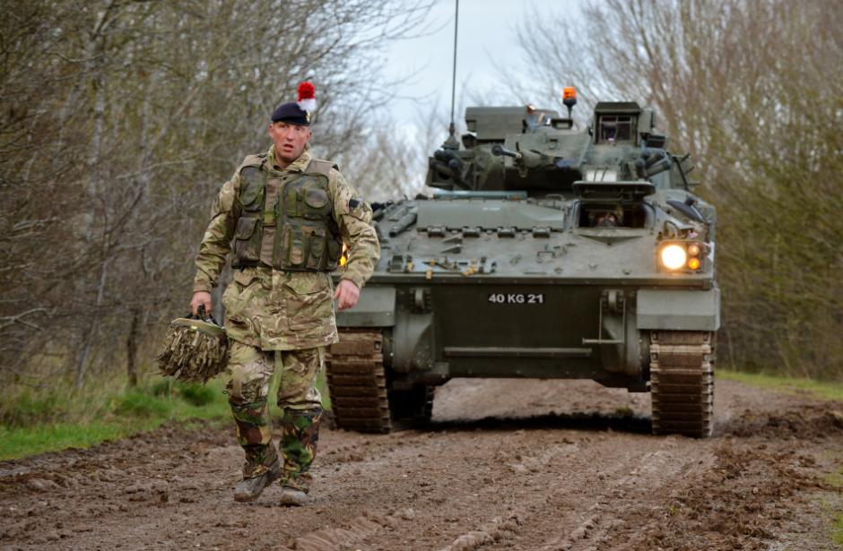 壮观英军1200多辆战车集结备战演习