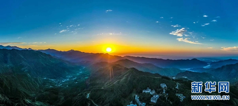 什邡鐘鼎寺：晨曦中的詩意