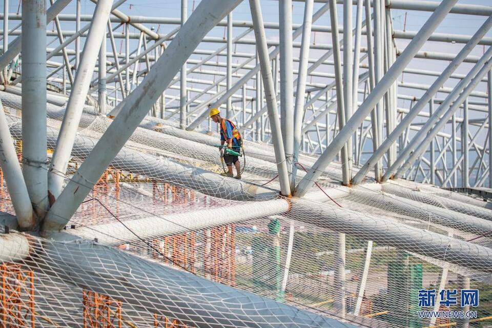重庆龙兴足球场钢结构施工进入收尾阶段