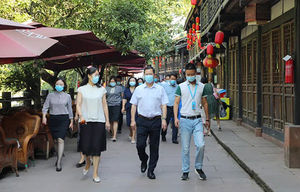 雅安市委常委、宣传部部长聂颖到雨城区调研疫情防控和疫苗接种工作_fororder_现场图片-供图-雅安市雨城区宣传部-(2)