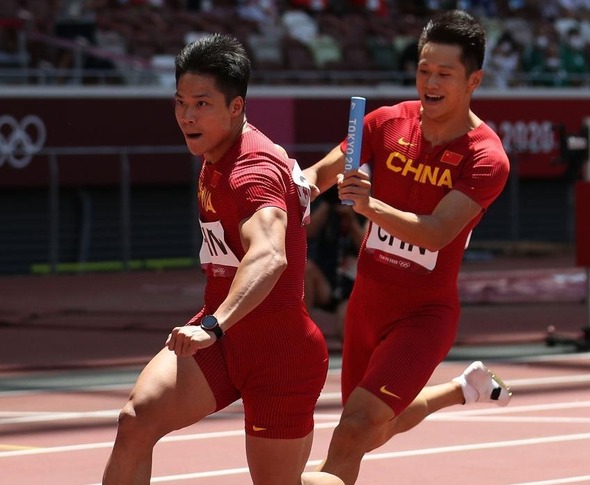 男子4x100米接力：中国队晋级决赛