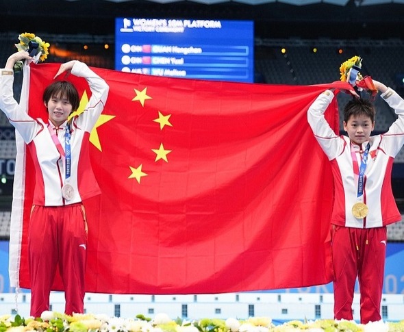 跳水女子10米跳台决赛:中国选手包揽冠亚军