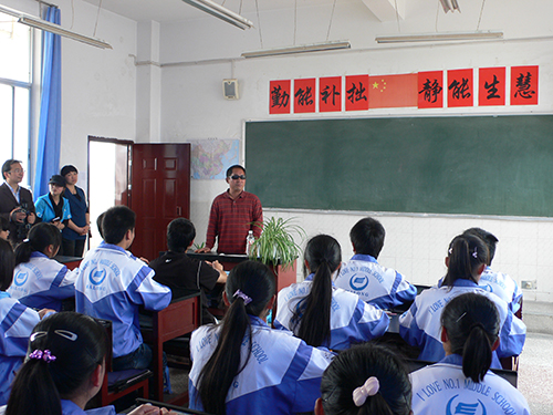 ผู้พิการทางการมองเห็นทุ่มกำลังในการกุศล_fororder_WechatIMG222