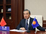 王毅出席中国－东盟国家外长会