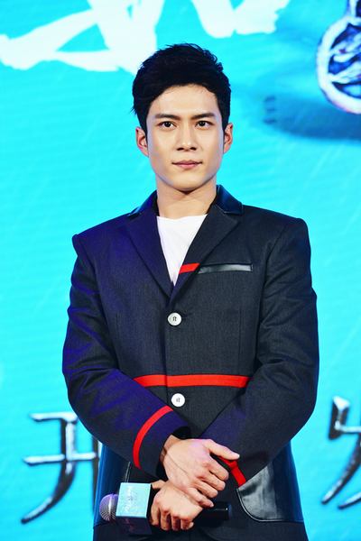 韩东君新剧演霸道军阀 谈被与钟汉良比较:很幸运