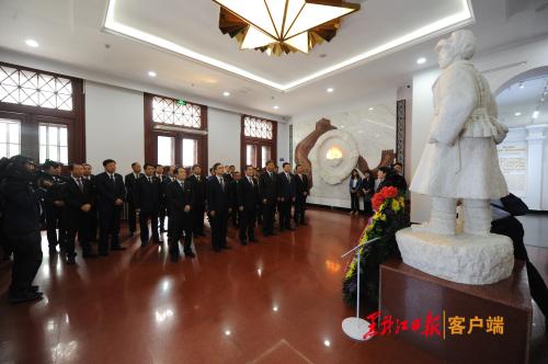 黑龙江省领导集体到爱国主义教育基地开展红色教育参观学习活动