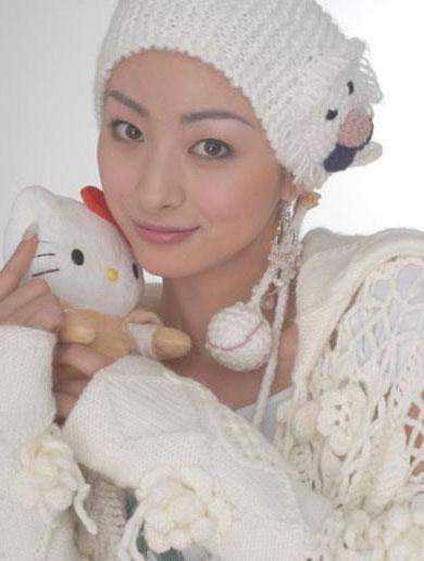 温兆伦炫千万豪车 图揭三任妻子照片及背景