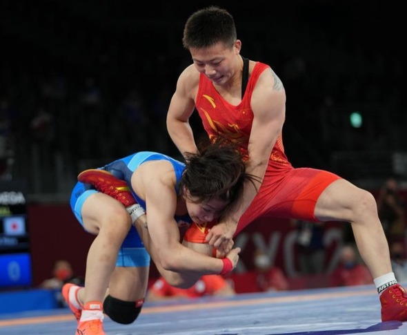 摔跤女子自由式53公斤級：中國選手龐倩玉獲得銀牌