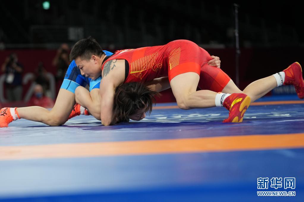 摔跤女子自由式53公斤级：中国选手庞倩玉获得银牌