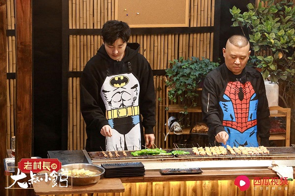 知名美食达人做客《大叔小馆》"美食作家王刚"教郭德纲切土豆