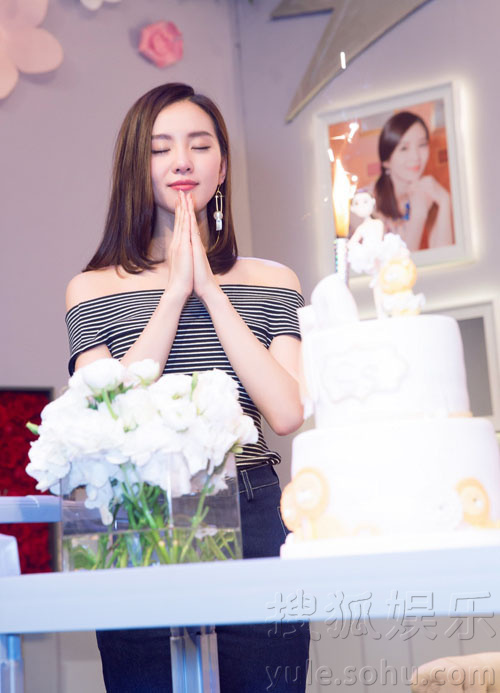 刘诗诗生日会感动飙泪  刨白内心与粉丝共成长