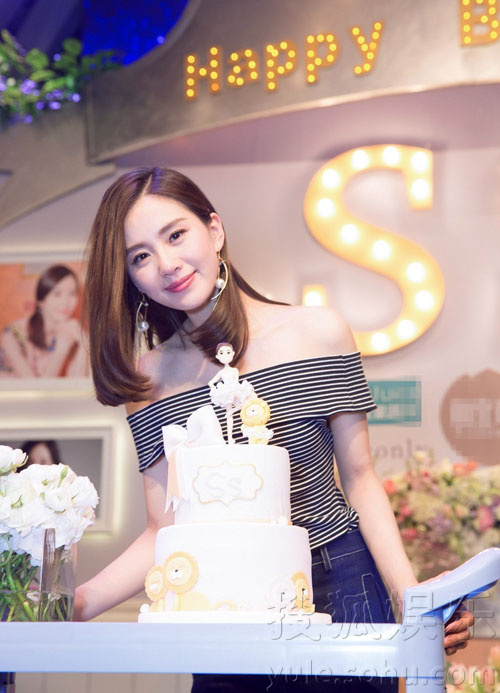 刘诗诗生日会感动飙泪  刨白内心与粉丝共成长