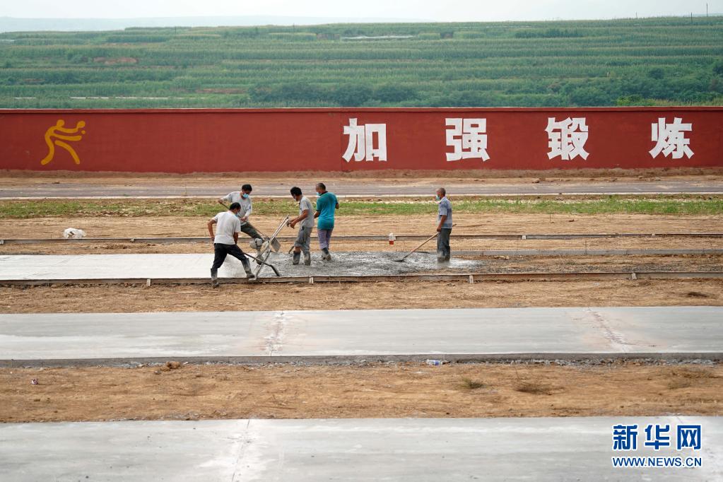 河北沙河：硬化改造“土操场” 改善学校环境