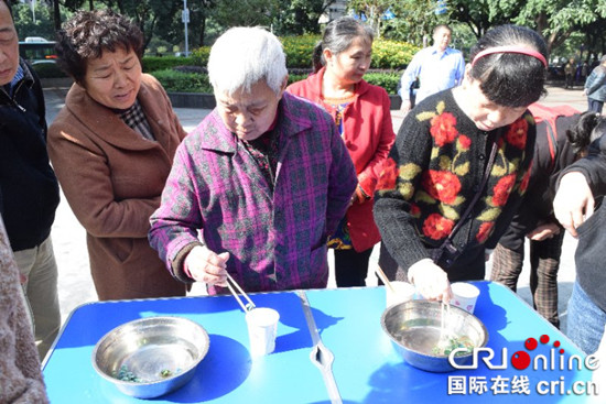 已过审【区县联动】【渝中】袁家岗社区开展重阳游园活动 营造邻里和谐氛围【区县联动】袁家岗社区开展重阳游园活动