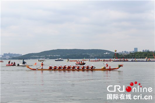 【湖北】【CRI原創】2019武漢東湖國際龍舟賽舉行 18支中外龍舟隊同場競技