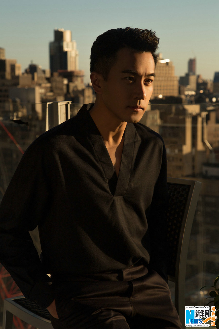 刘恺威纽约街拍 从容优雅尽显绅士品格