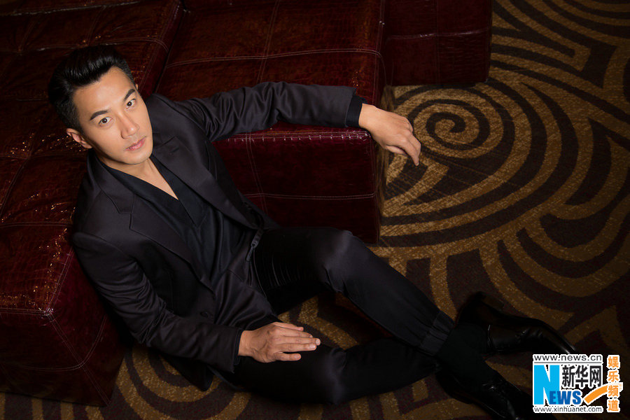 刘恺威纽约街拍 从容优雅尽显绅士品格