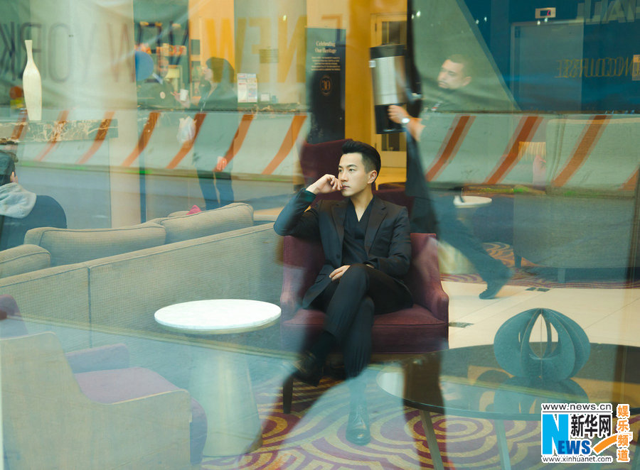 刘恺威纽约街拍 从容优雅尽显绅士品格