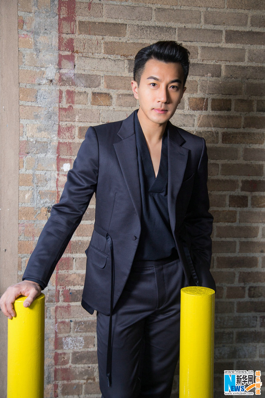 刘恺威纽约街拍 从容优雅尽显绅士品格