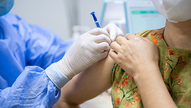 1.8 bilyong dosis, kabuuang bilang ng mga bakuna kontra COVID-19 na naiturok sa Tsina_fororder_20210812bakuna