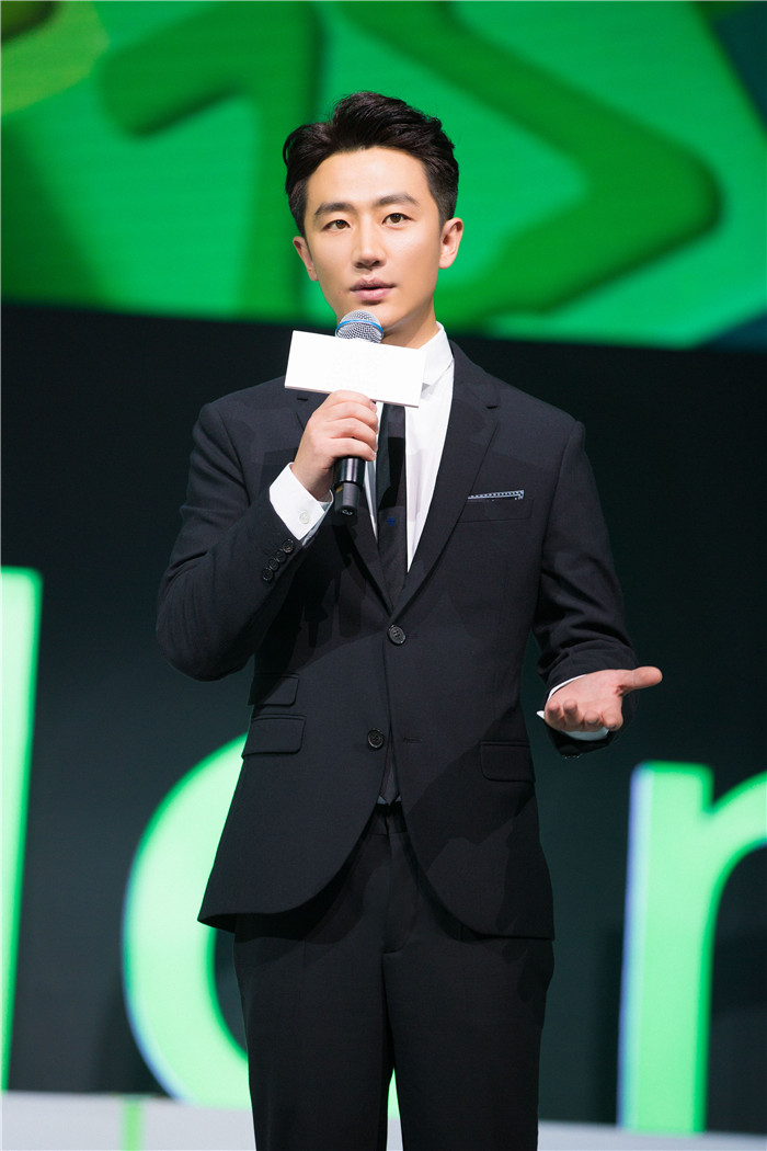 黄轩自爆"文青"本质 大玩跨界设计家具