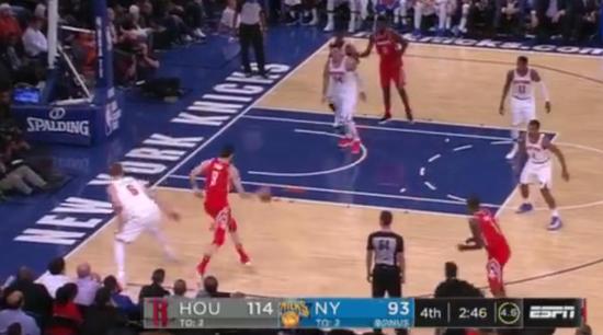 周琦登场4分31秒终得分 欲隔扣西班牙高塔现特点