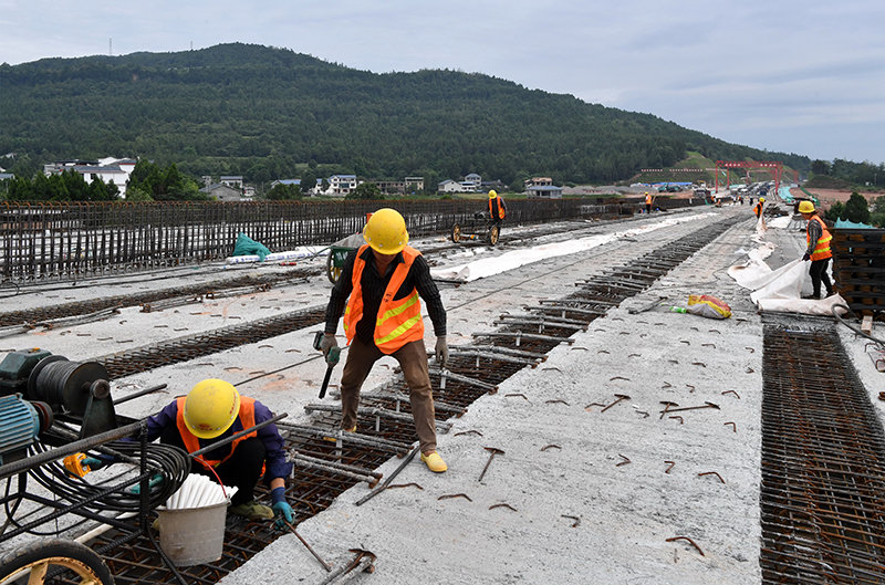 助力县域经济高质量发展 成绵苍巴高速项目广元苍溪段加快建设_fororder_正在建设中的成绵苍巴高速公路苍溪白桥段施工现场--摄影-刘徽