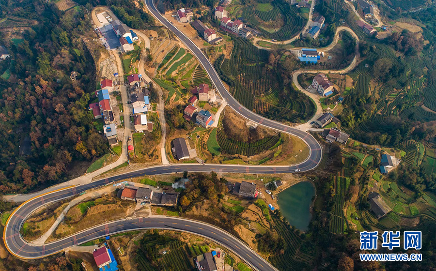 宜昌五彩公路蜿蜒曲折層層迭起