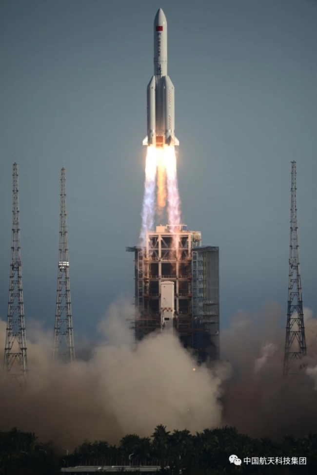 Чанжэн-5 B зөөгч пуужинг амжилттай хөөргөв