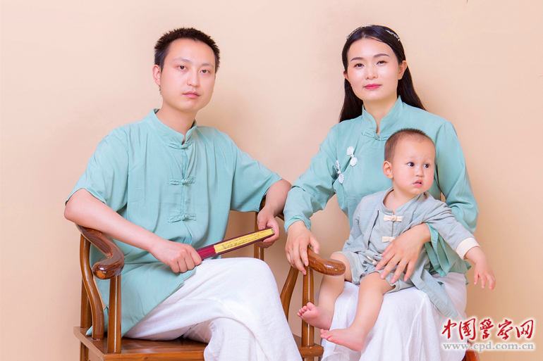 （转载）四川公安异地“夫妻档”：“我们是夫妻，更是战友”