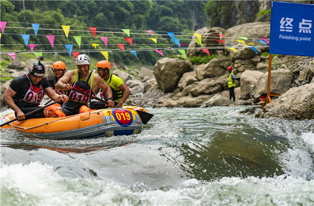 【湖北】【CRI原創】2019中國宜昌自然水域國際極限漂流F1大獎賽在秭歸舉行