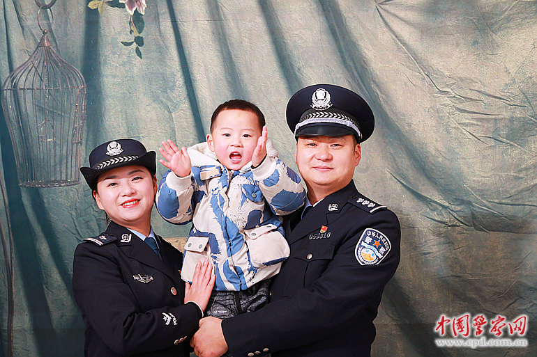 （转载）四川公安异地“夫妻档”：“我们是夫妻，更是战友”