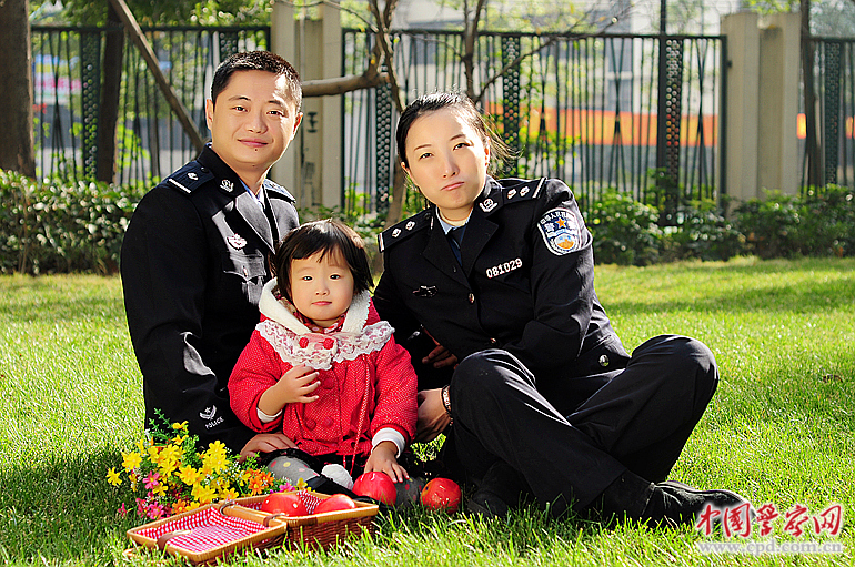 （转载）四川公安异地“夫妻档”：“我们是夫妻，更是战友”