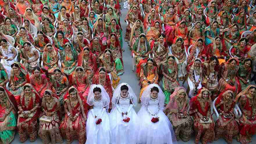 В Индии сыграли массовую свадьбу_fororder_2