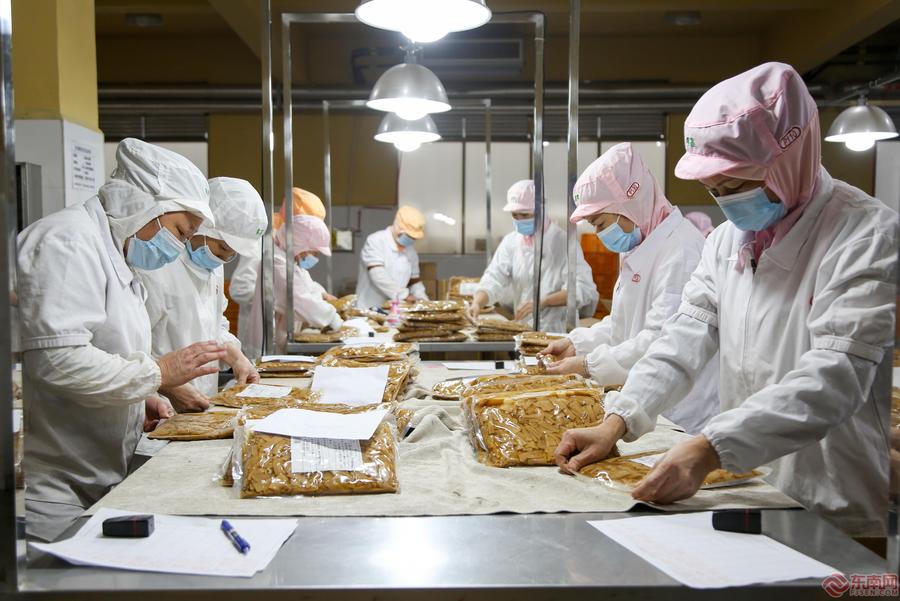 5月3日,位于漳州市南靖县龙山镇的南靖震昌食品有限公司生产车间内