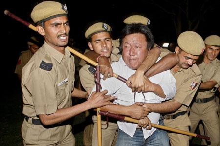 外媒：“藏獨”分子衝擊中國大使館遭印度警方拘捕