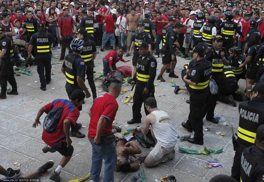 巴西球迷骚乱事件图片