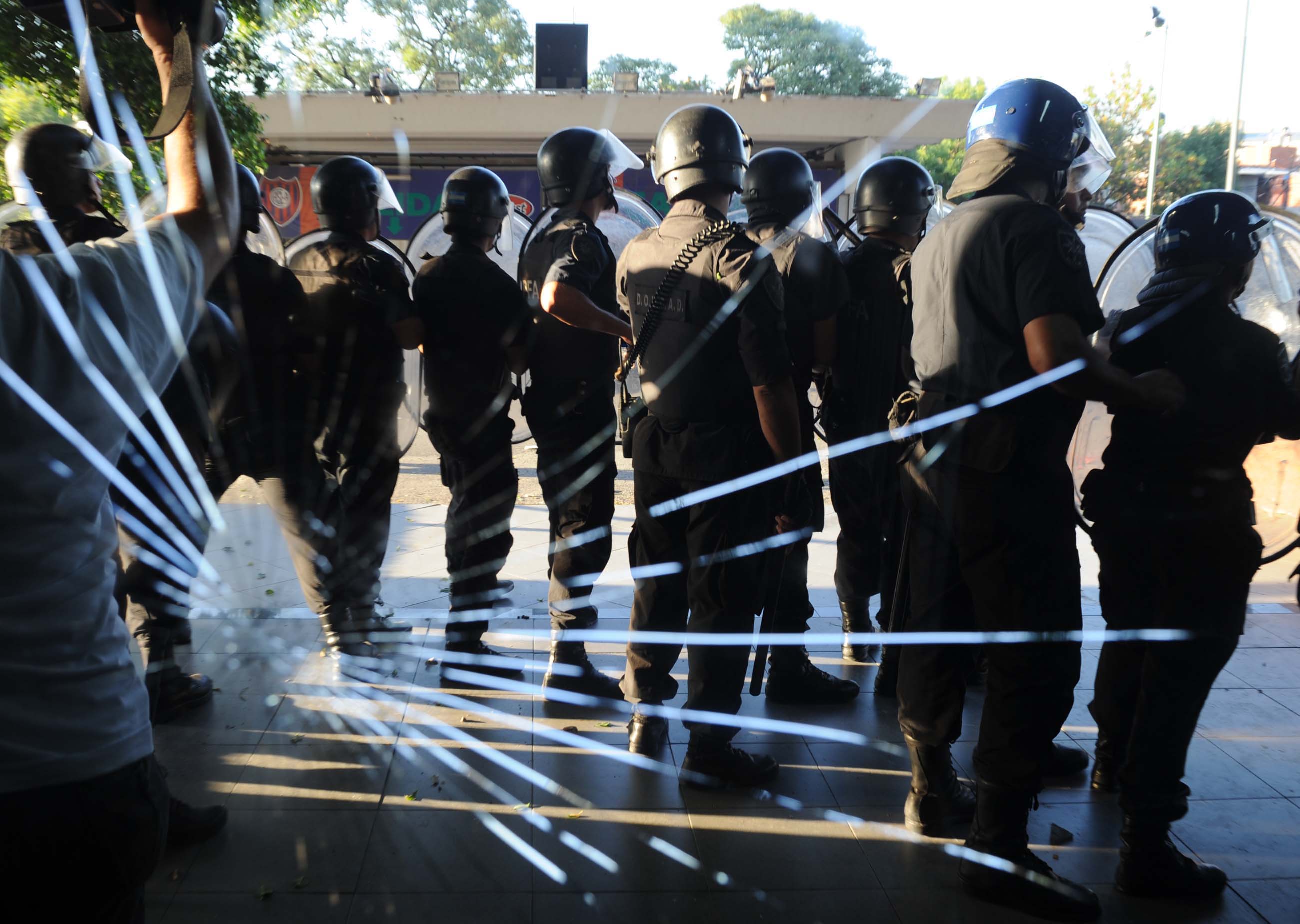 球迷斗殴惨剧震惊世界 足球流氓似悍匪