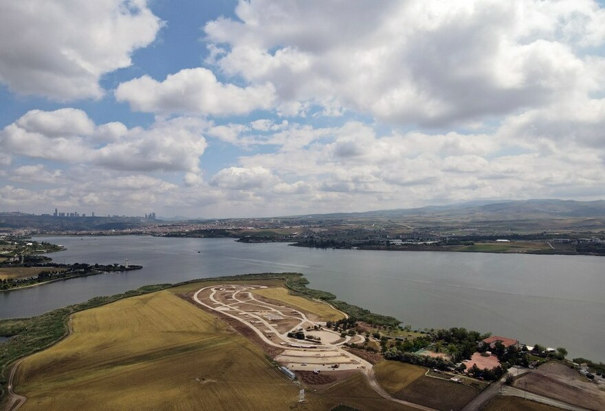Feature: Turkey's Lake Mogan faces rising threat from urban development_fororder_4