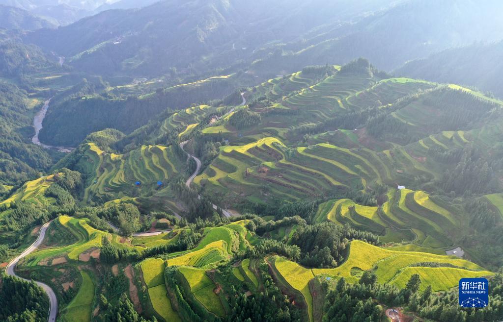 广西融水：多彩苗山