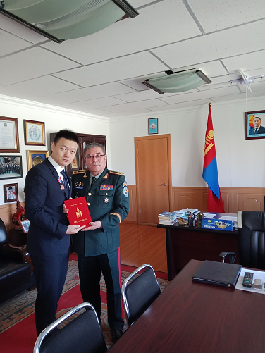 蒙古国国防部授予孙旭最高荣誉奖项“最高和平贡献奖”和陆军最高荣誉奖