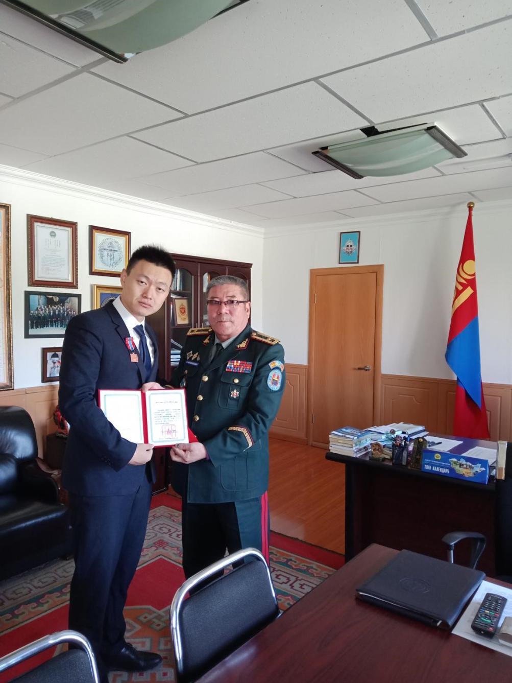 蒙古国国防部授予孙旭最高荣誉奖项“最高和平贡献奖”和陆军最高荣誉奖