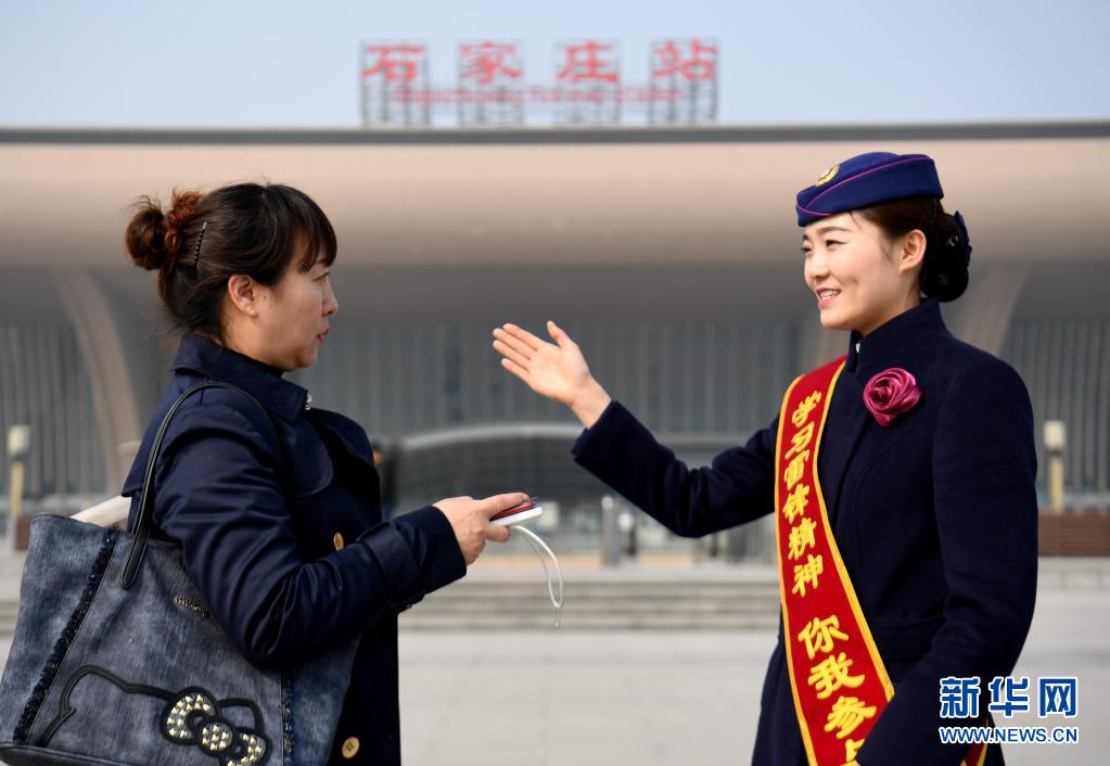 奮鬥百年路 啟航新征程·中國共産黨人的精神譜係｜做一顆永不生銹的螺絲釘——雷鋒精神述評